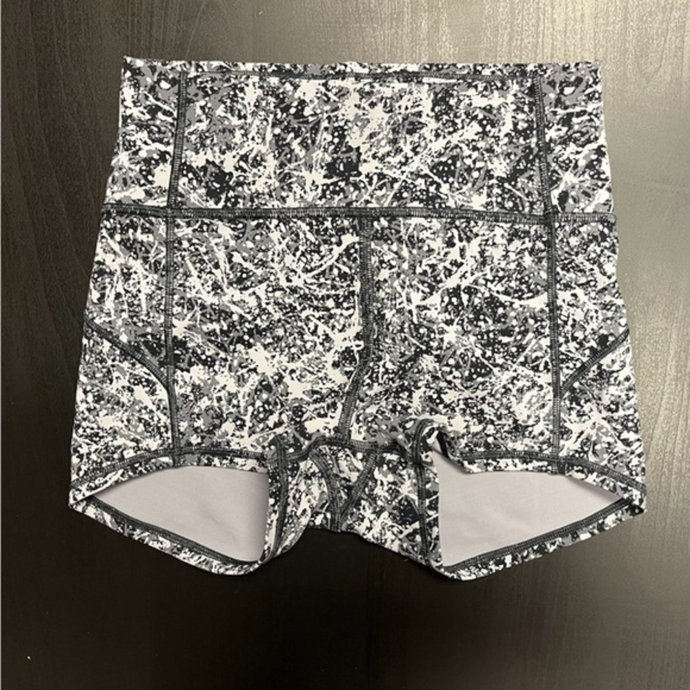 Lululemon In Movement Short *Everlux 2.5" - Sz 4